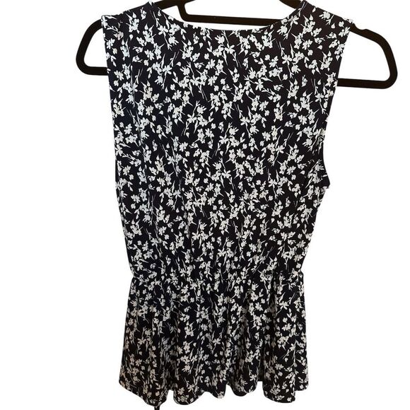 Beacon Apparel Women's M Black Floral V-Neck Sleeveless Wrap Blouse - Picture 3 of 6